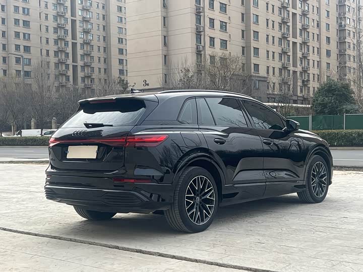 Фото 7 - Audi Q5 e-tron