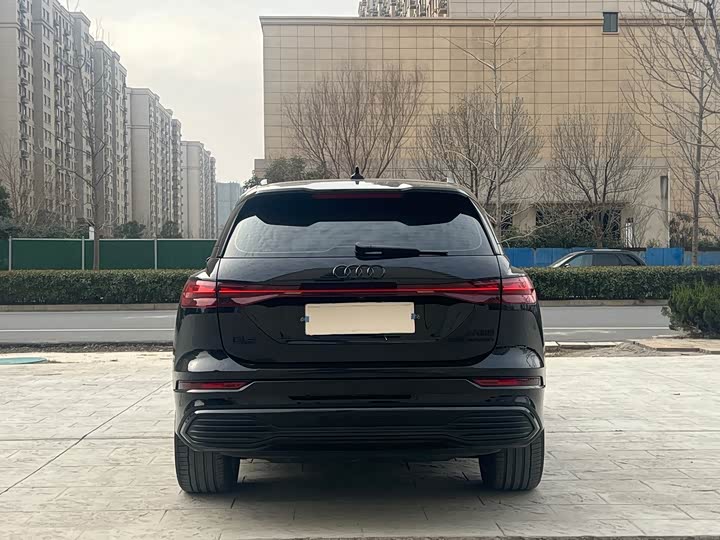 Фото 8 - Audi Q5 e-tron