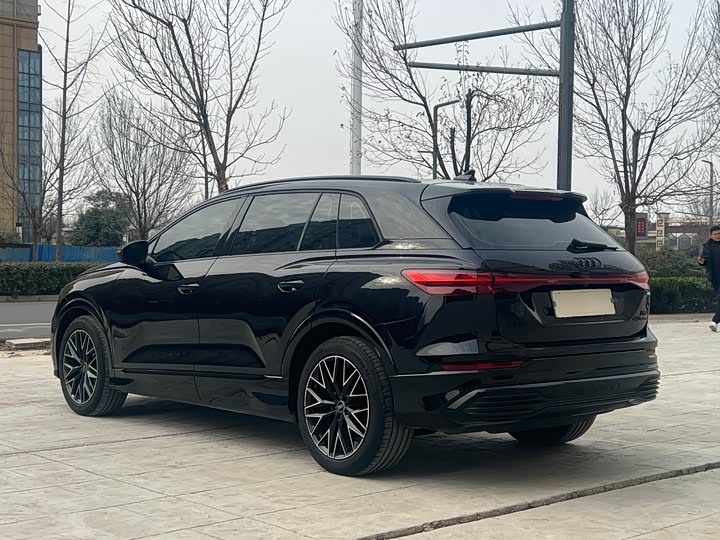 Фото 9 - Audi Q5 e-tron