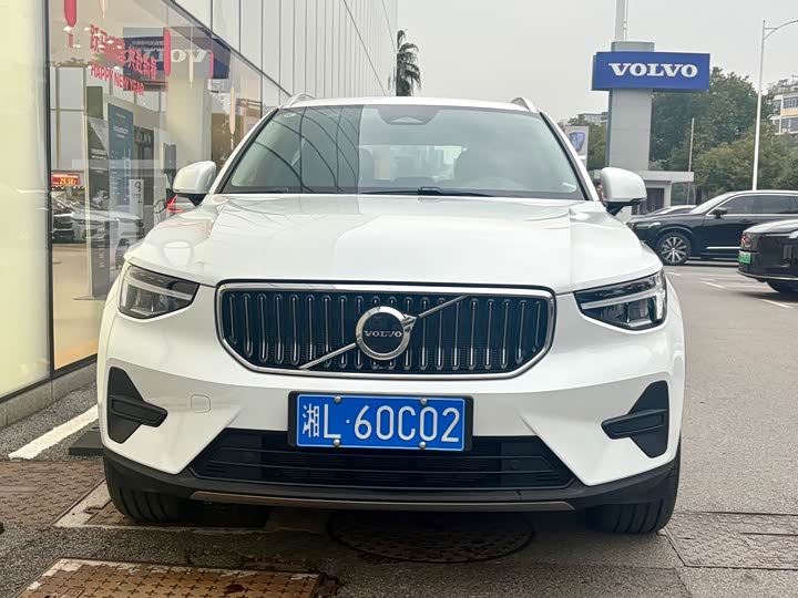 Фото 2 - Volvo XC40