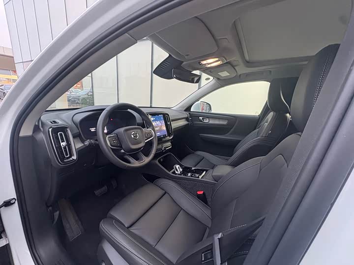 Фото 7 - Volvo XC40