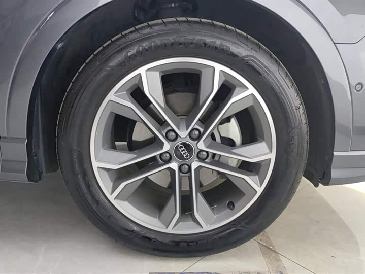 Фото 6 - Audi Q3