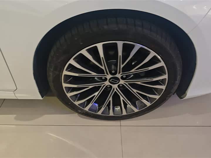 Фото 6 - Bestune B70