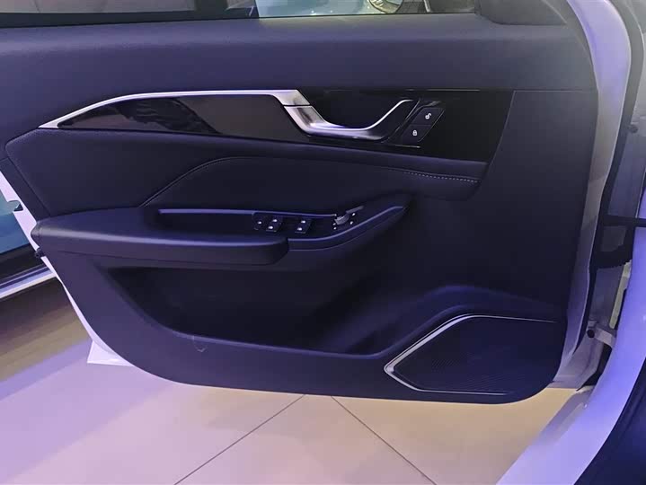 Фото 7 - Bestune B70