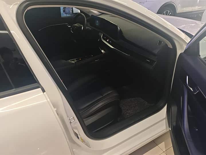 Фото 8 - Bestune B70