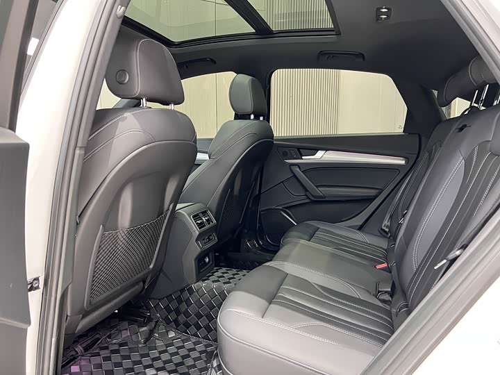 Фото 8 - Audi Q5L Sportback