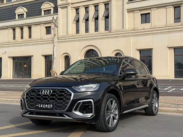 Фото 1 - Audi Q5L