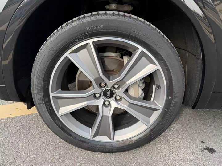 Фото 5 - Audi Q5L