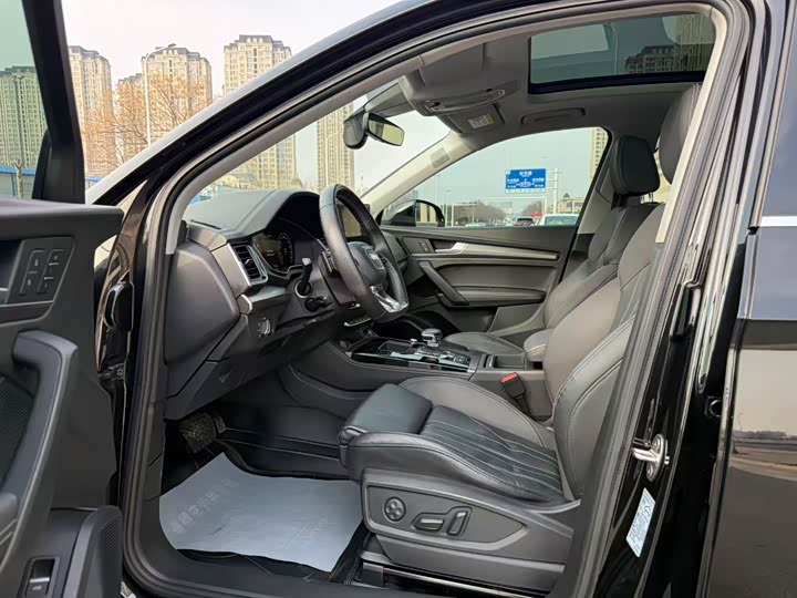 Фото 6 - Audi Q5L