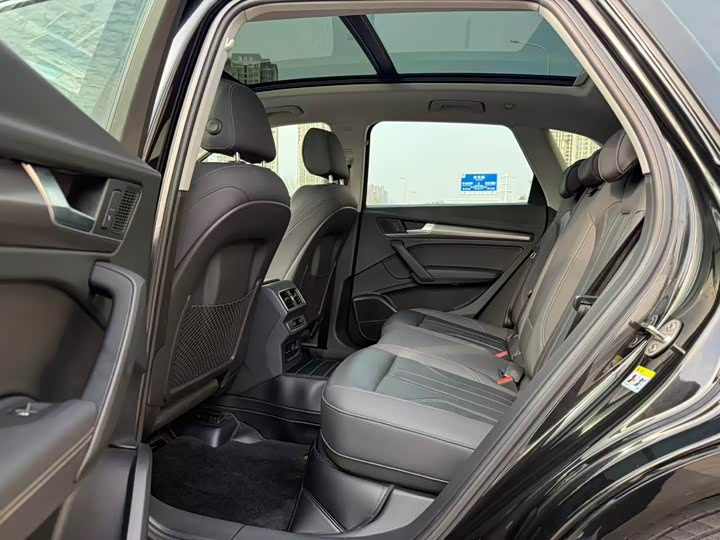 Фото 8 - Audi Q5L