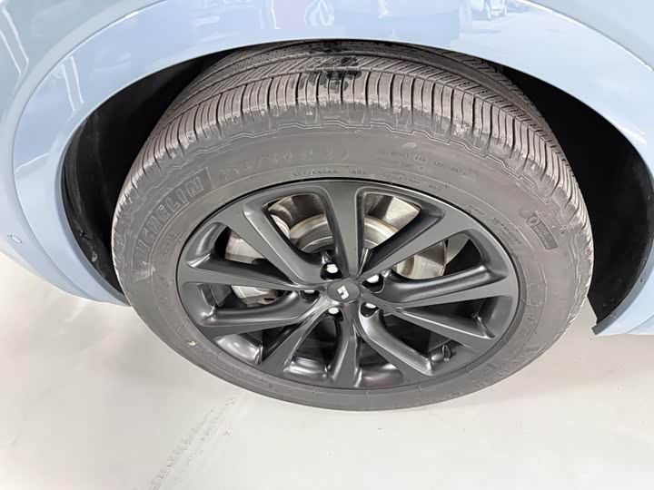 Фото 7 - LiXiang One