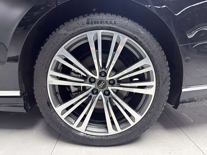 Фото 7 - Audi A8