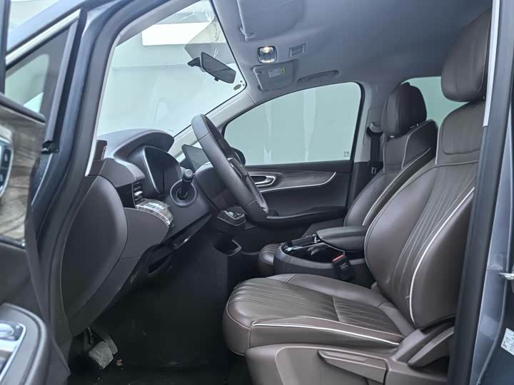 Фото 4 - Roewe iMax 8 EV