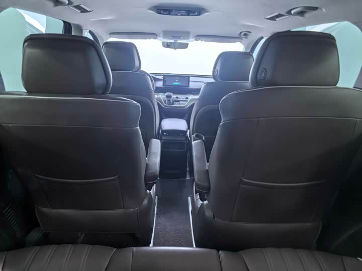 Фото 6 - Roewe iMax 8 EV