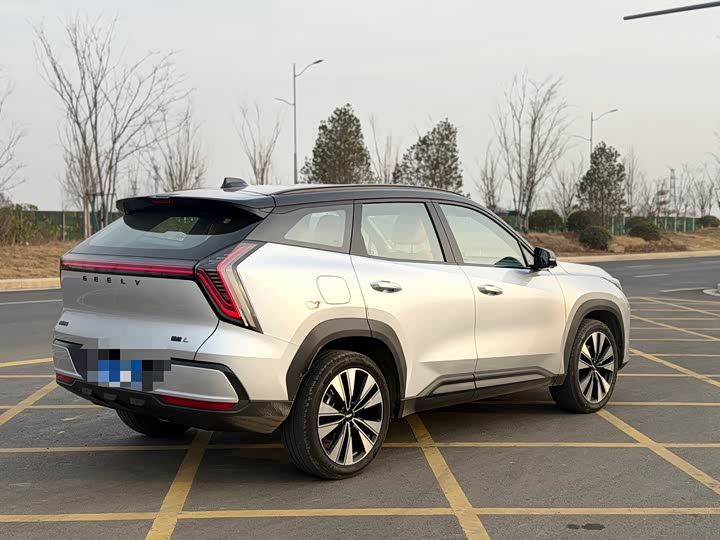 Фото 4 - Geely Atlas L