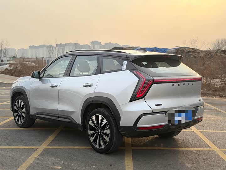 Фото 6 - Geely Atlas L