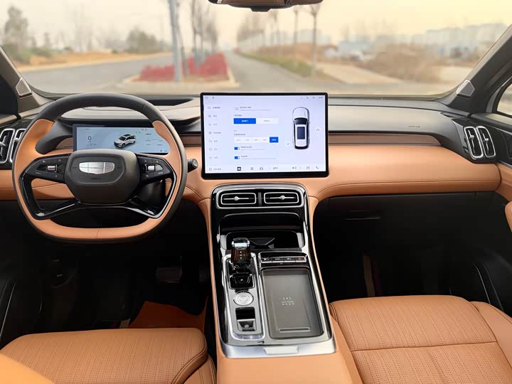 Фото 9 - Geely Atlas L