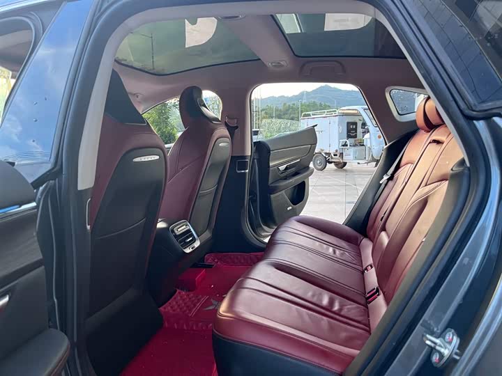 Фото 8 - XPeng P7