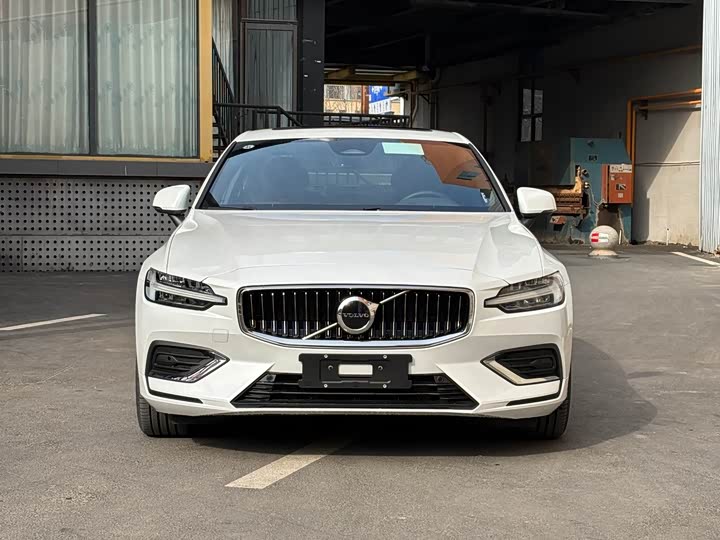 Фото 2 - Volvo S60