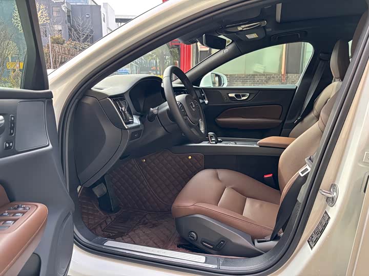 Фото 4 - Volvo S60