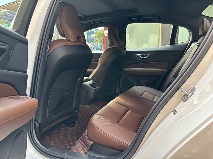 Фото 5 - Volvo S60