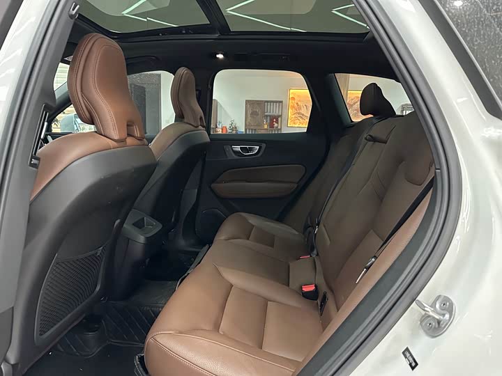 Фото 4 - Volvo XC60