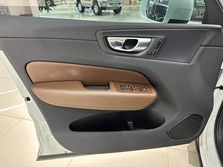 Фото 6 - Volvo XC60