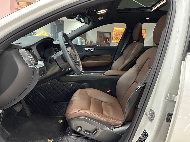 Фото 7 - Volvo XC60