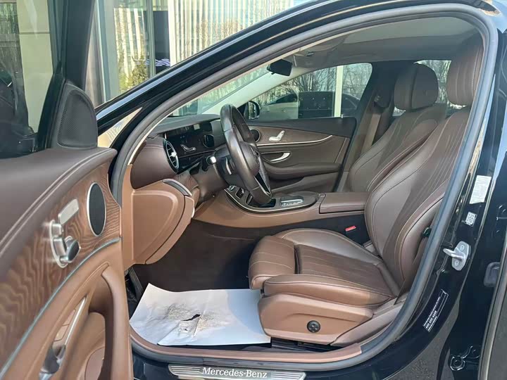 Photo 3 - Mercedes-Benz E-Class