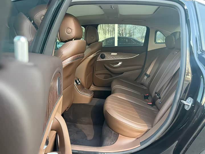 Photo 4 - Mercedes-Benz E-Class