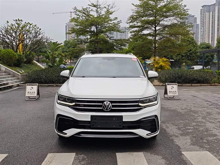 Фото 2 - Volkswagen Tiguan L Pro