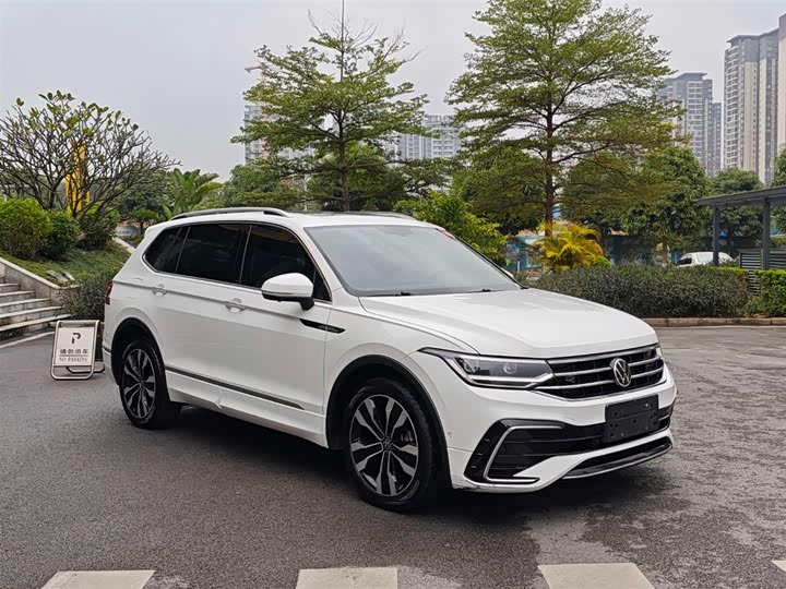 Фото 3 - Volkswagen Tiguan L Pro