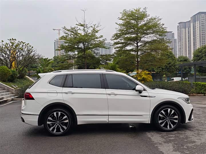 Фото 4 - Volkswagen Tiguan L Pro