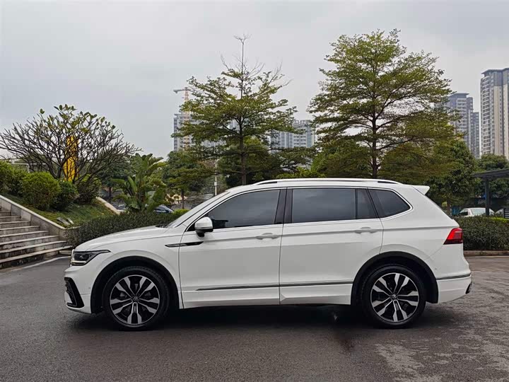Фото 7 - Volkswagen Tiguan L Pro