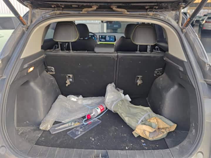 Фото 4 - Geely Coolray