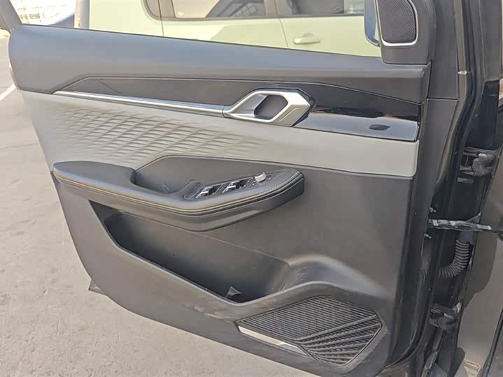 Фото 7 - Geely Coolray