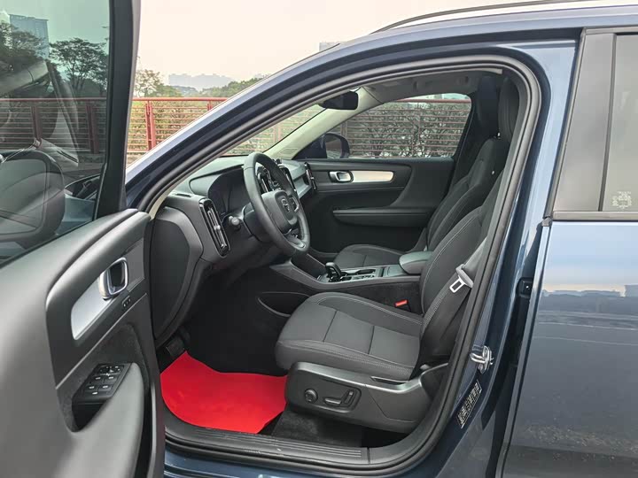 Фото 4 - Volvo XC40