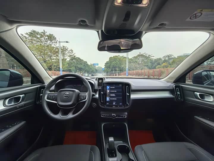 Фото 5 - Volvo XC40