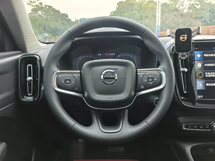 Фото 6 - Volvo XC40