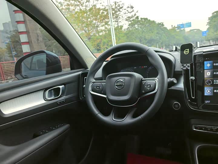 Фото 7 - Volvo XC40