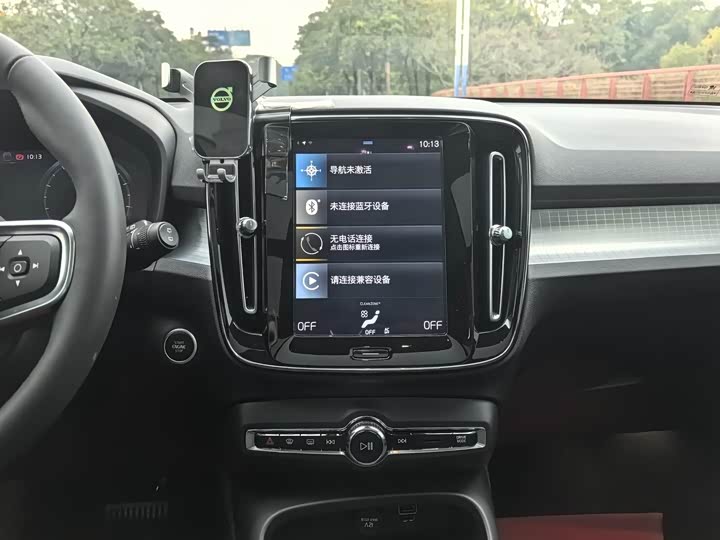 Фото 9 - Volvo XC40