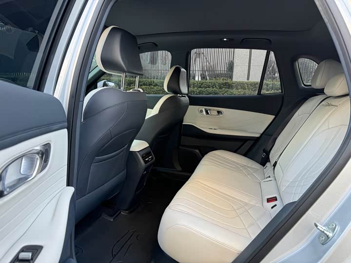 Фото 6 - Geely Galaxy Starship 7