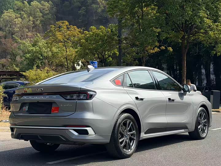 Фото 4 - Ford Mondeo