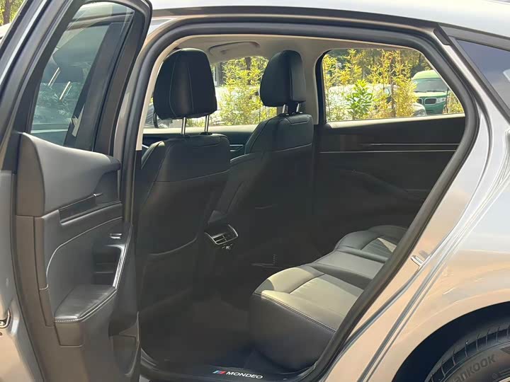 Фото 9 - Ford Mondeo