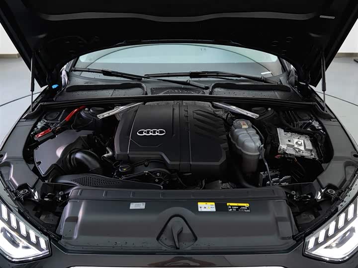 Фото 9 - Audi A4