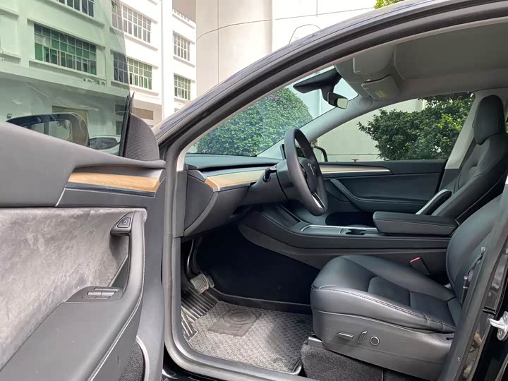 Фото 8 - Tesla Model Y