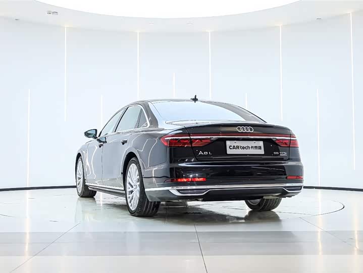 Фото 4 - Audi A8