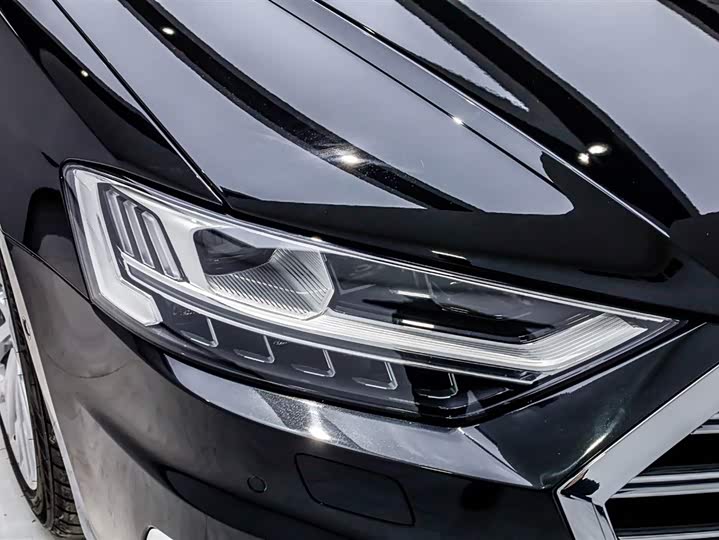 Фото 6 - Audi A8