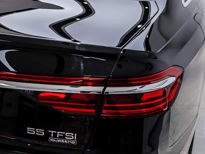 Фото 7 - Audi A8