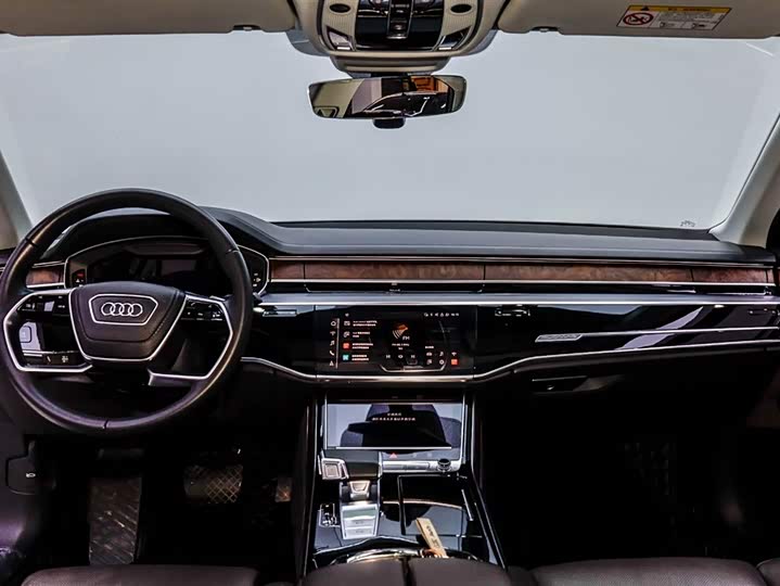 Фото 9 - Audi A8
